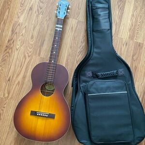 King recording - Acoustic Guitar with Case. Excellent condition.
